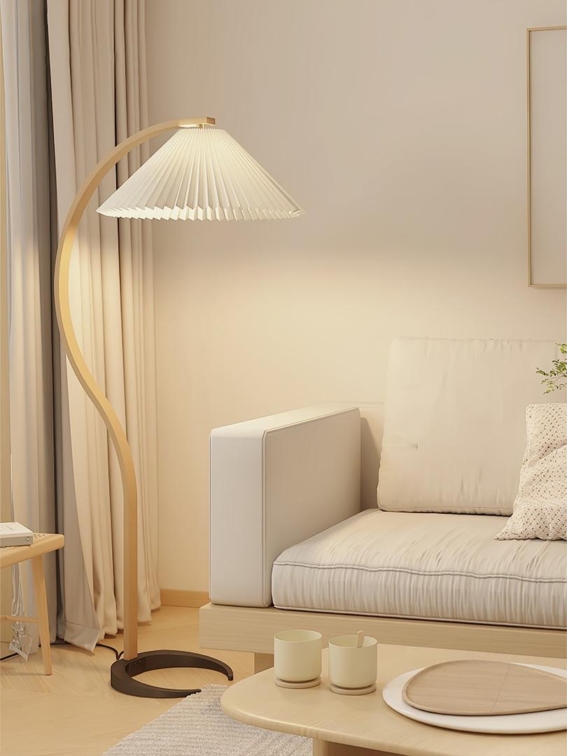 Lampe sur pied en bois avec abat-jour plissé