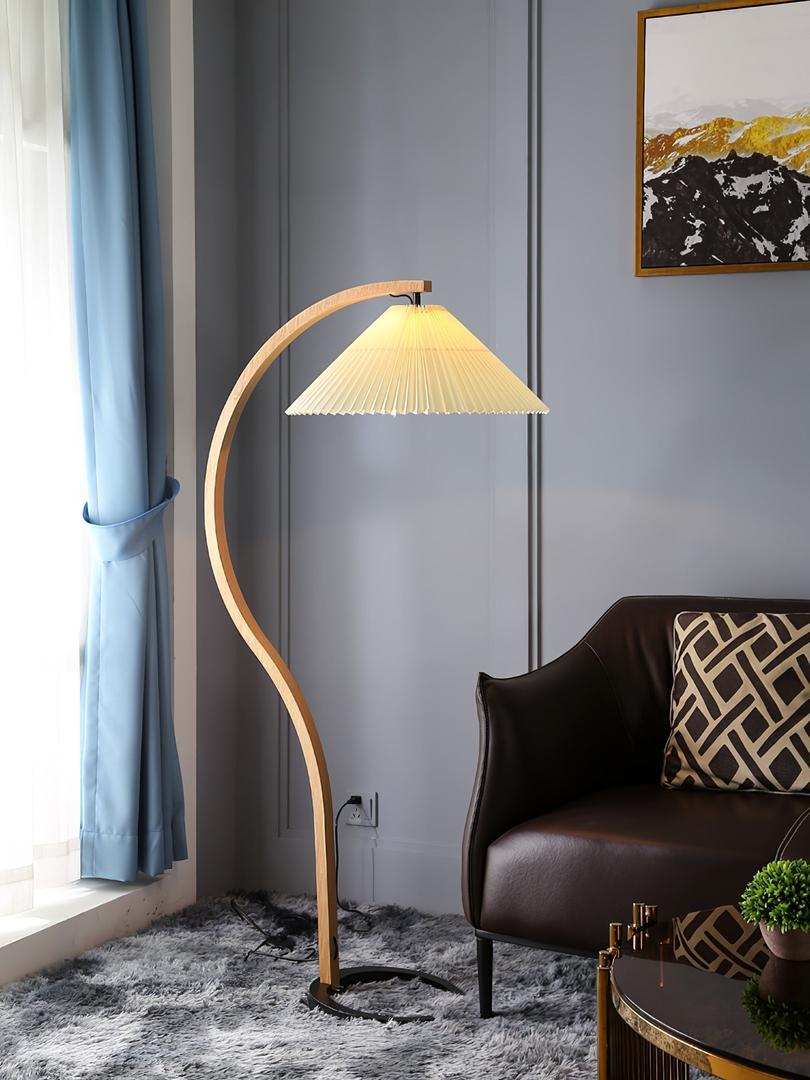 Lampe sur pied en bois avec abat-jour plissé