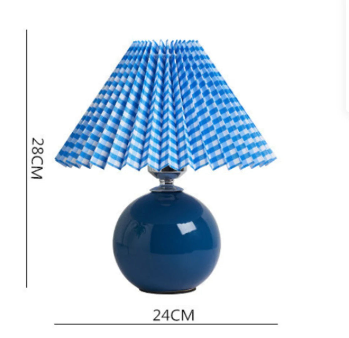Nordycka ceramiczna plisowana lampka stołowa