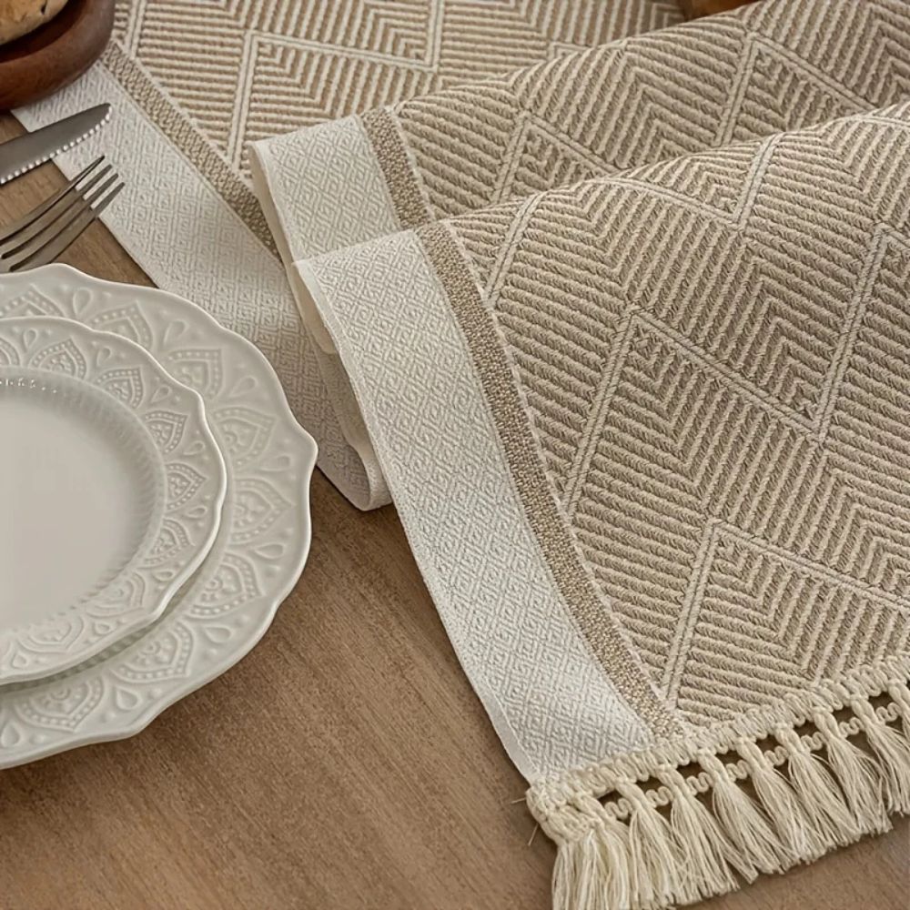 Elegancki Bieżnik na Stół z Tkaną Fakturą i Frędzlami, Mikrofibra
