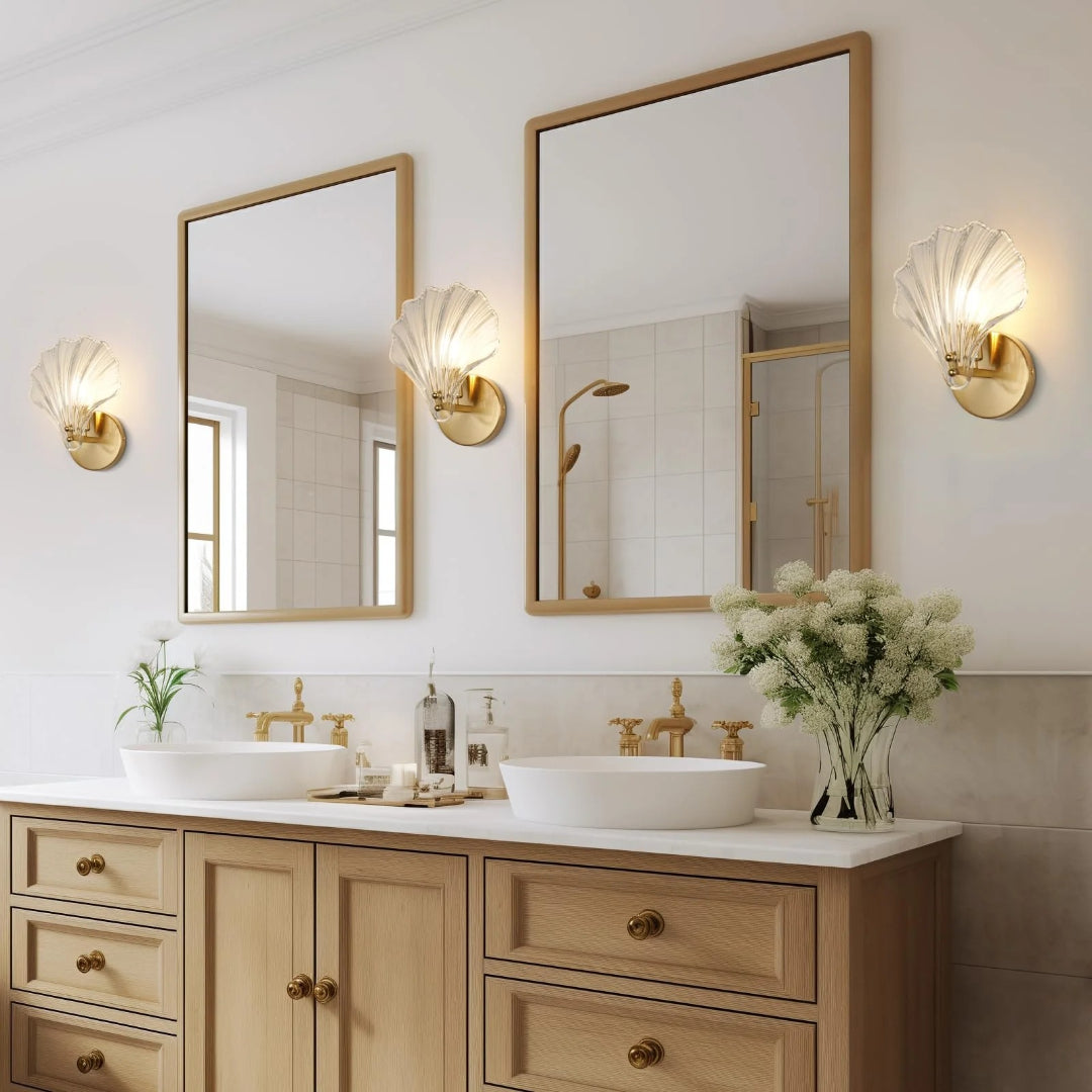 Art Deco mosiężna lampa ścienna w kształcie muszli – widok produktu 1 | Nuvira Home