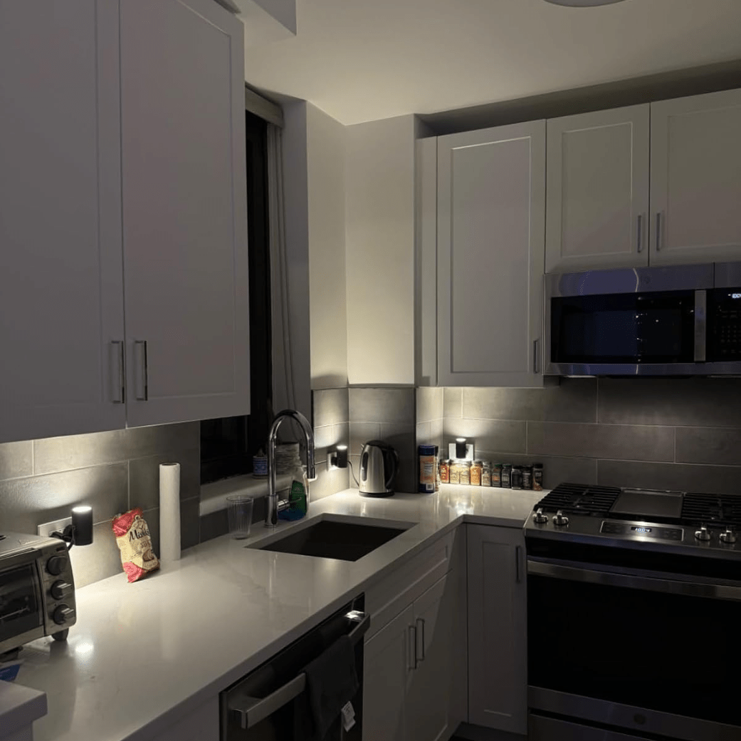 Bezprzewodowa Lampa Ścienna Led – Nowoczesne Wnętrze – widok produktu 3 | Nuvira Home