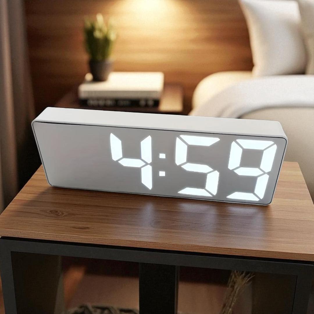Cyfrowy Lustrzany Budzik LED – Stylowy – widok produktu 2 | Nuvira Home