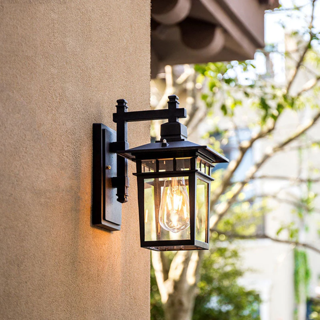 Czarna Lampa Ścienna Zewnętrzna – Ponadczasowy Nowoczesny Styl – widok produktu 5 | Nuvira Home