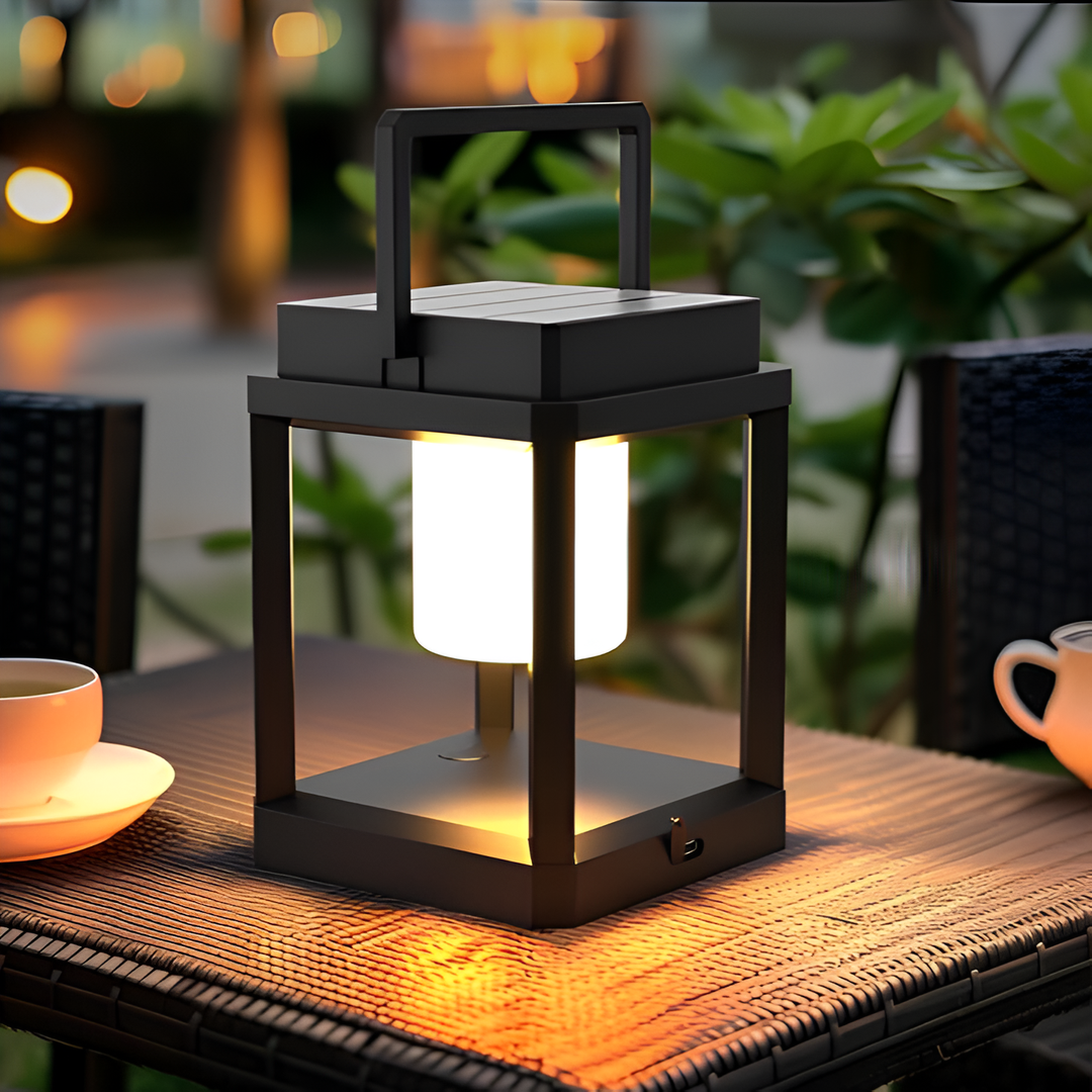 Czarna Lampa Słoneczna – Przenośne Oświetlenie Zewnętrzne – widok produktu 1 | Nuvira Home