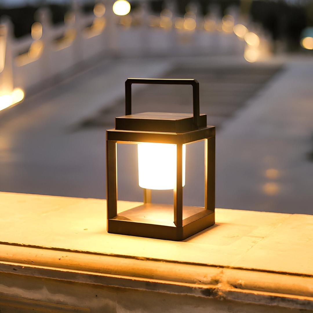 Czarna Lampa Słoneczna – Przenośne Oświetlenie Zewnętrzne – widok produktu 5 | Nuvira Home