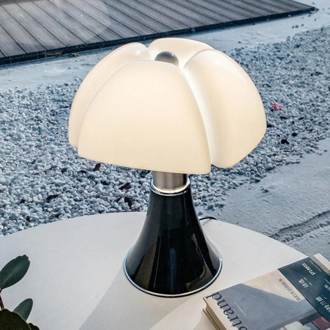Dekoracyjna lampka stołowa z kwiatowego szkła – widok produktu 2 | Nuvira Home