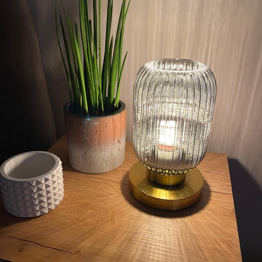 Dekoracyjna lampka stołowa z ryflowanego szkła – widok produktu 5 | Nuvira Home