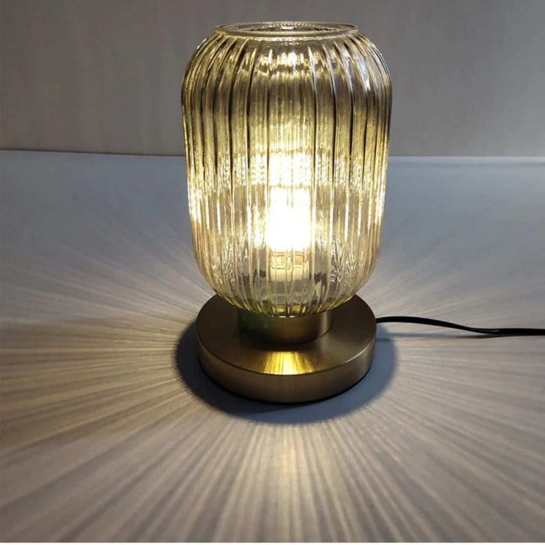 Dekoracyjna lampka stołowa z ryflowanego szkła – widok produktu 6 | Nuvira Home