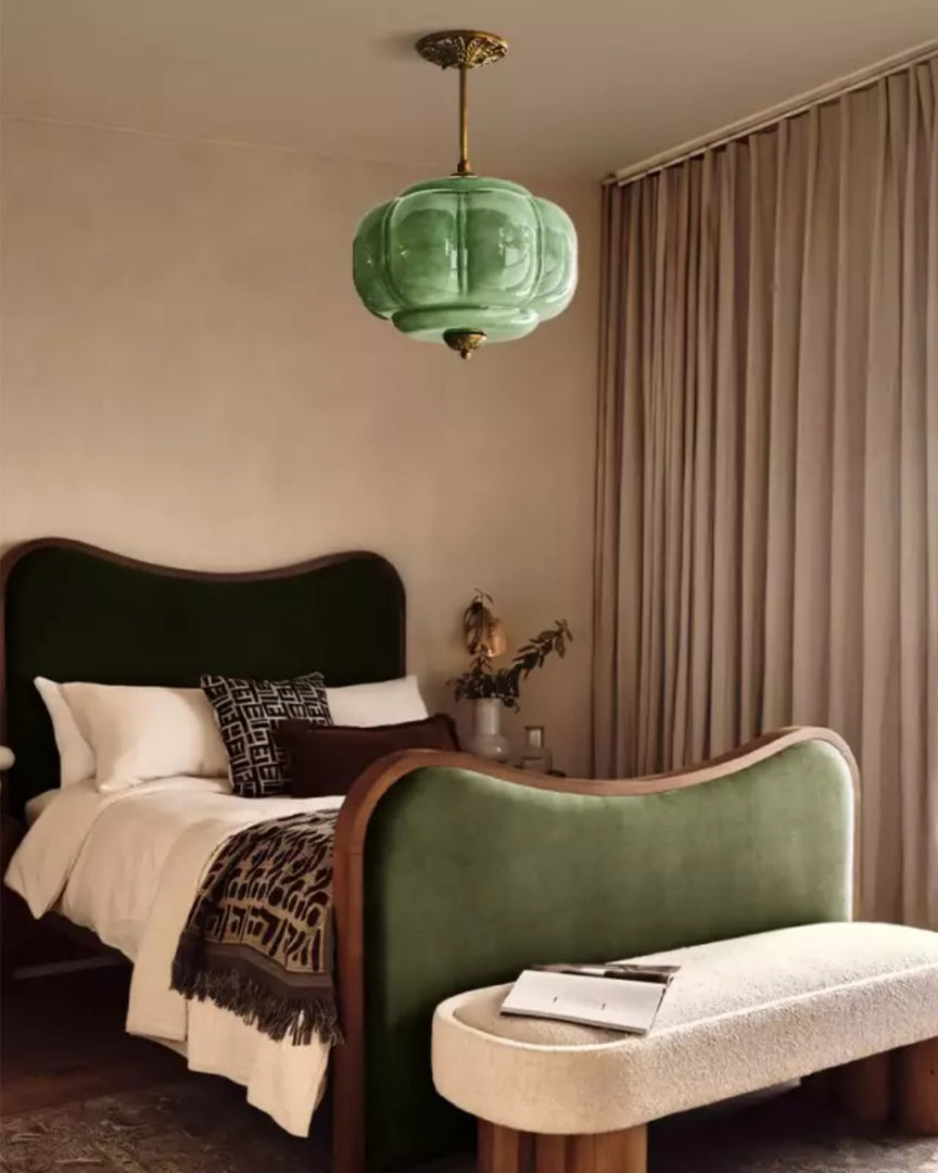Dekoracyjna szklana lampa wisząca z detalami z mosiądzu – widok produktu 6 | Nuvira Home