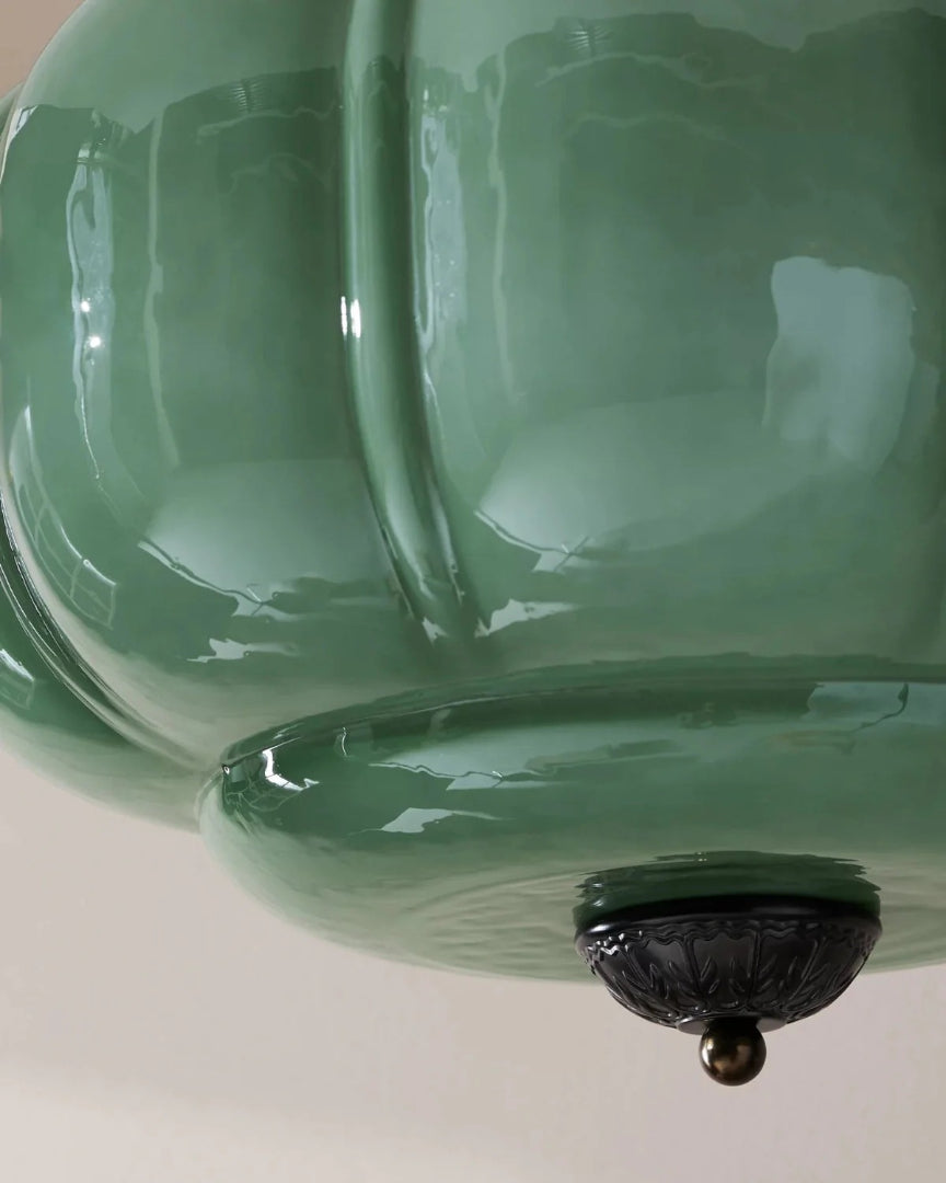 Dekoracyjna szklana lampa wisząca z detalami z mosiądzu – widok produktu 11 | Nuvira Home