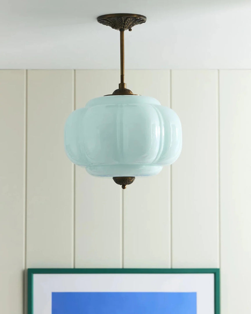 Dekoracyjna szklana lampa wisząca z detalami z mosiądzu – widok produktu 21 | Nuvira Home