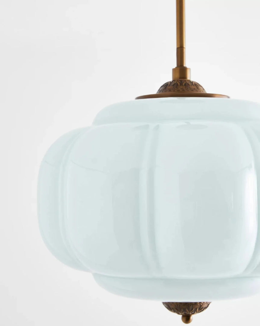 Dekoracyjna szklana lampa wisząca z detalami z mosiądzu – widok produktu 22 | Nuvira Home