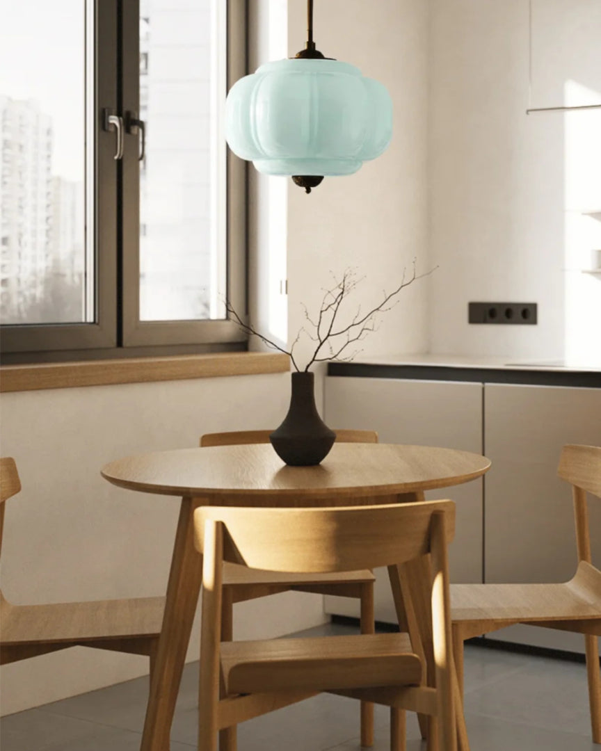 Dekoracyjna szklana lampa wisząca z detalami z mosiądzu – widok produktu 23 | Nuvira Home