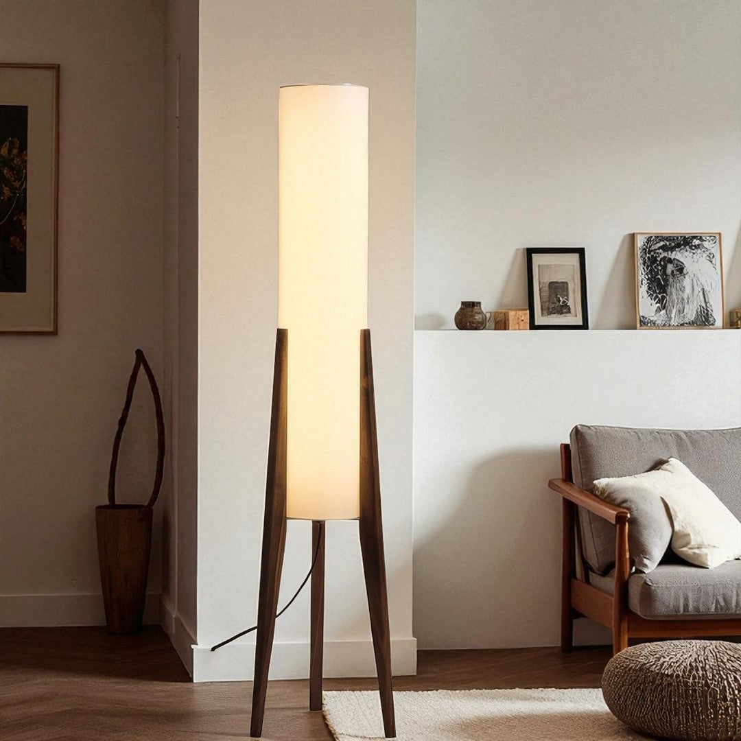 Domowa Lampa Podłogowa Orzechowa – Lite Drewno – widok produktu 5 | Nuvira Home