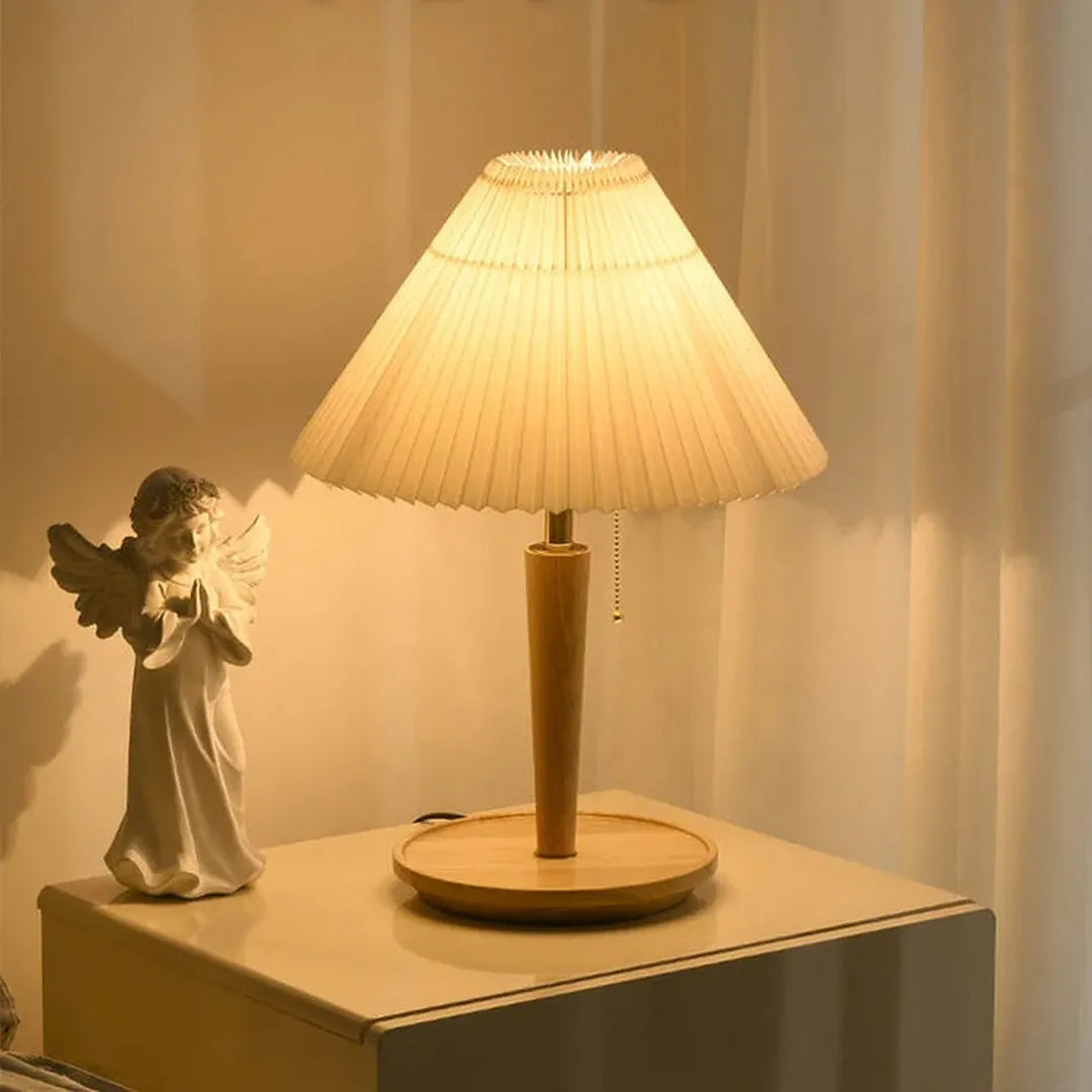 Drewniana Lampa Stołowa Z Plisowanym Kloszem – widok produktu 5 | Nuvira Home