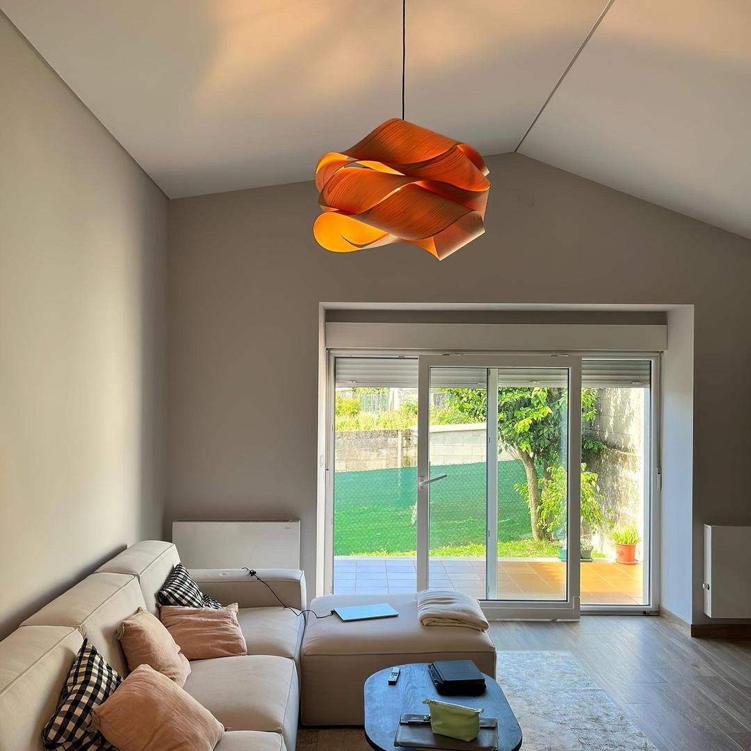 Drewniana Lampa Wisząca O Zakrzywionej Formie – widok produktu 4 | Nuvira Home