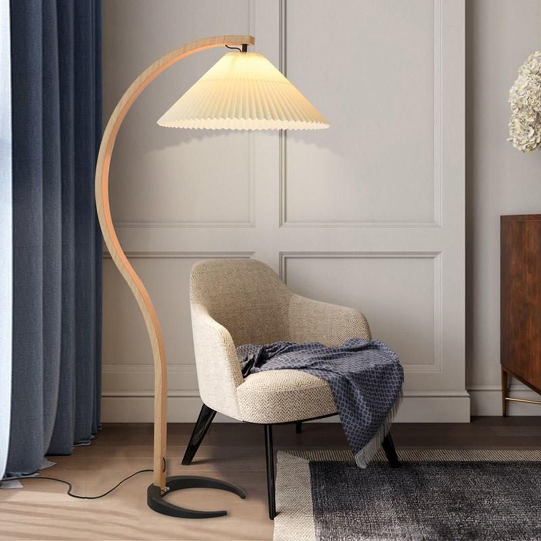 Drewniana Podłogowa Lampa Z Plisowanym Kloszem – widok produktu 3 | Nuvira Home