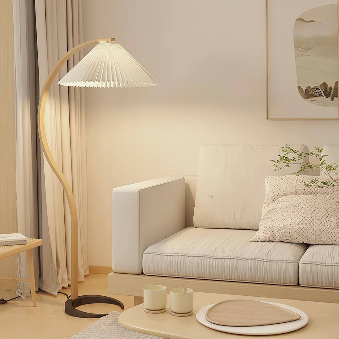 Drewniana Podłogowa Lampa Z Plisowanym Kloszem – widok produktu 9 | Nuvira Home
