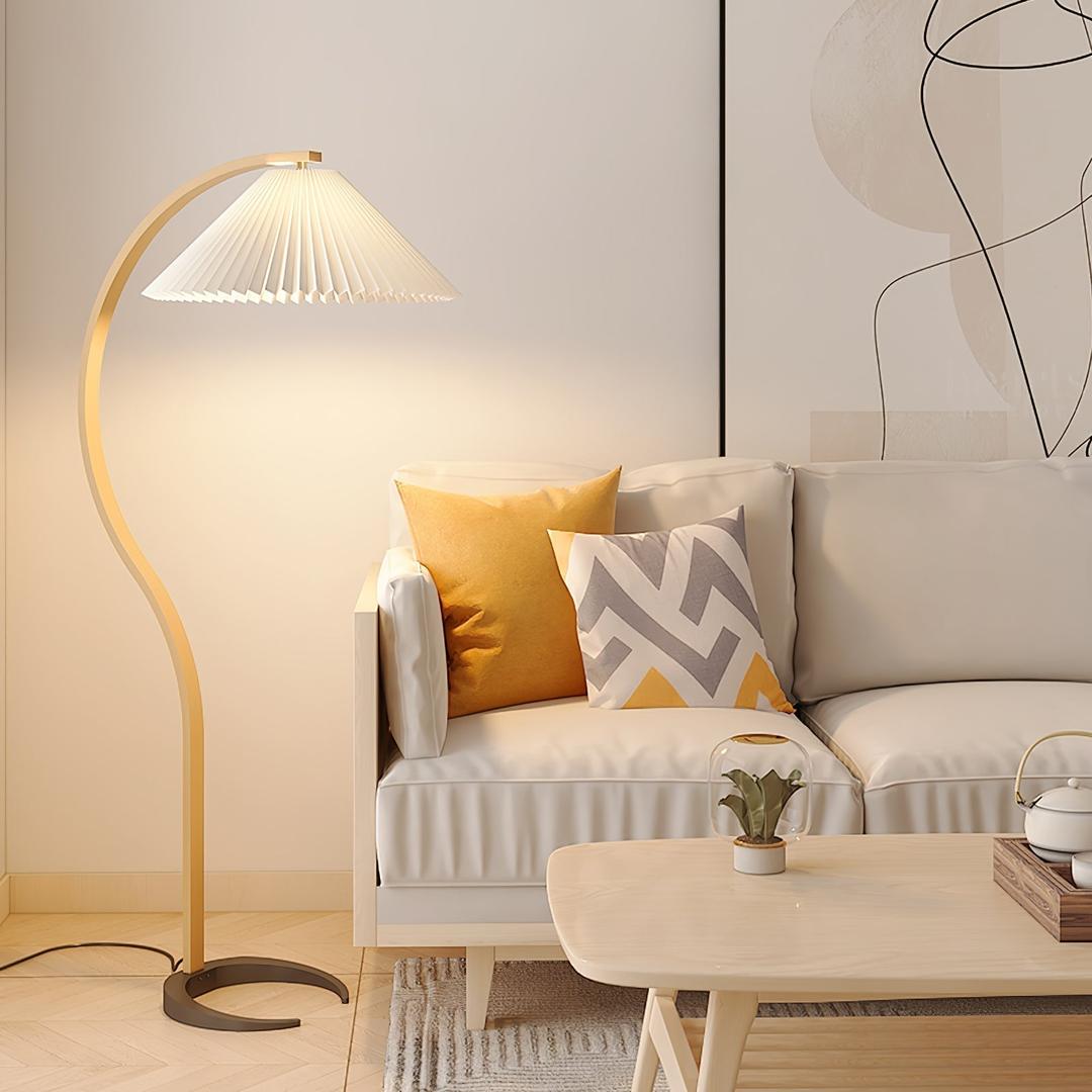 Drewniana Podłogowa Lampa Z Plisowanym Kloszem – widok produktu 10 | Nuvira Home