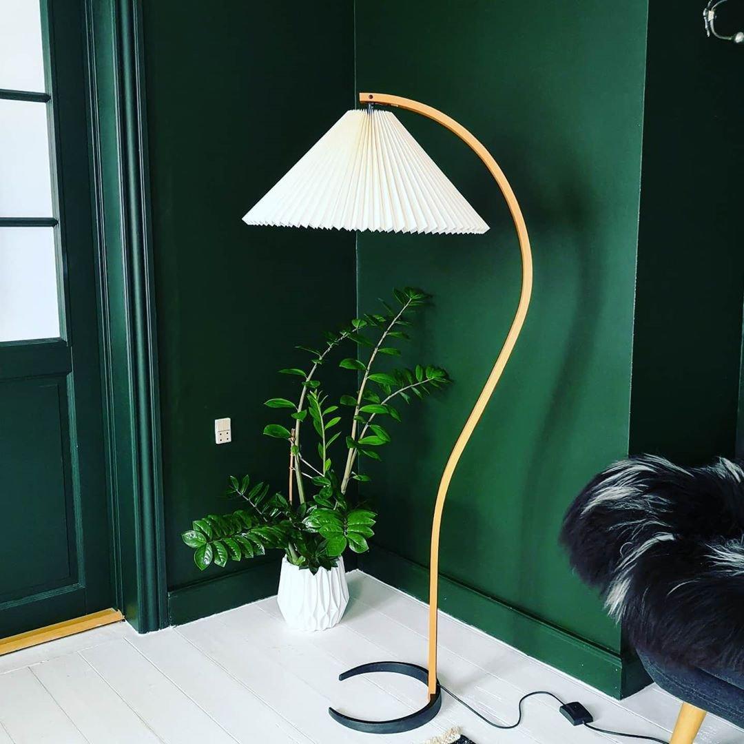 Drewniana Podłogowa Lampa Z Plisowanym Kloszem – widok produktu 25 | Nuvira Home