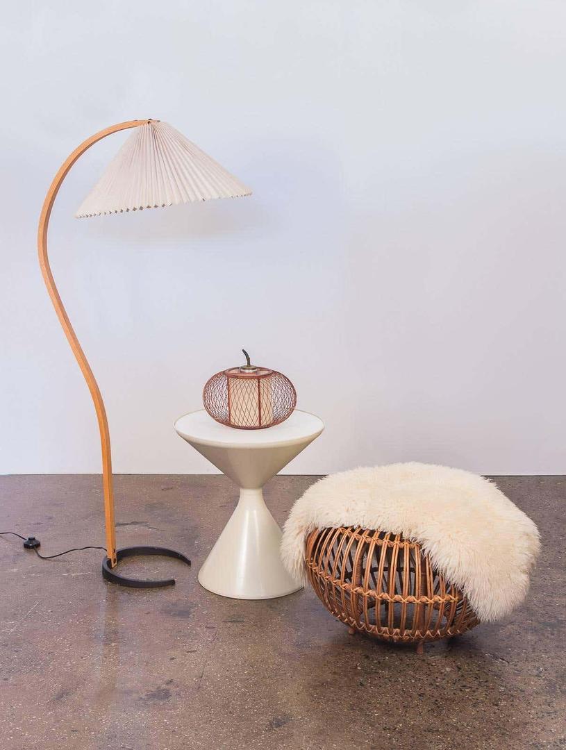 Drewniana Podłogowa Lampa Z Plisowanym Kloszem – widok produktu 41 | Nuvira Home