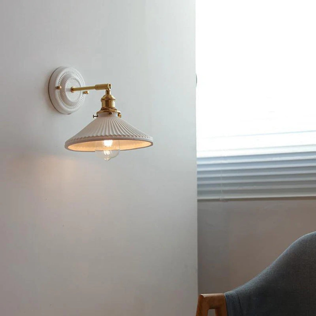 Japońska ceramiczno-mosiężna lampa ścienna – widok produktu 1 | Nuvira Home