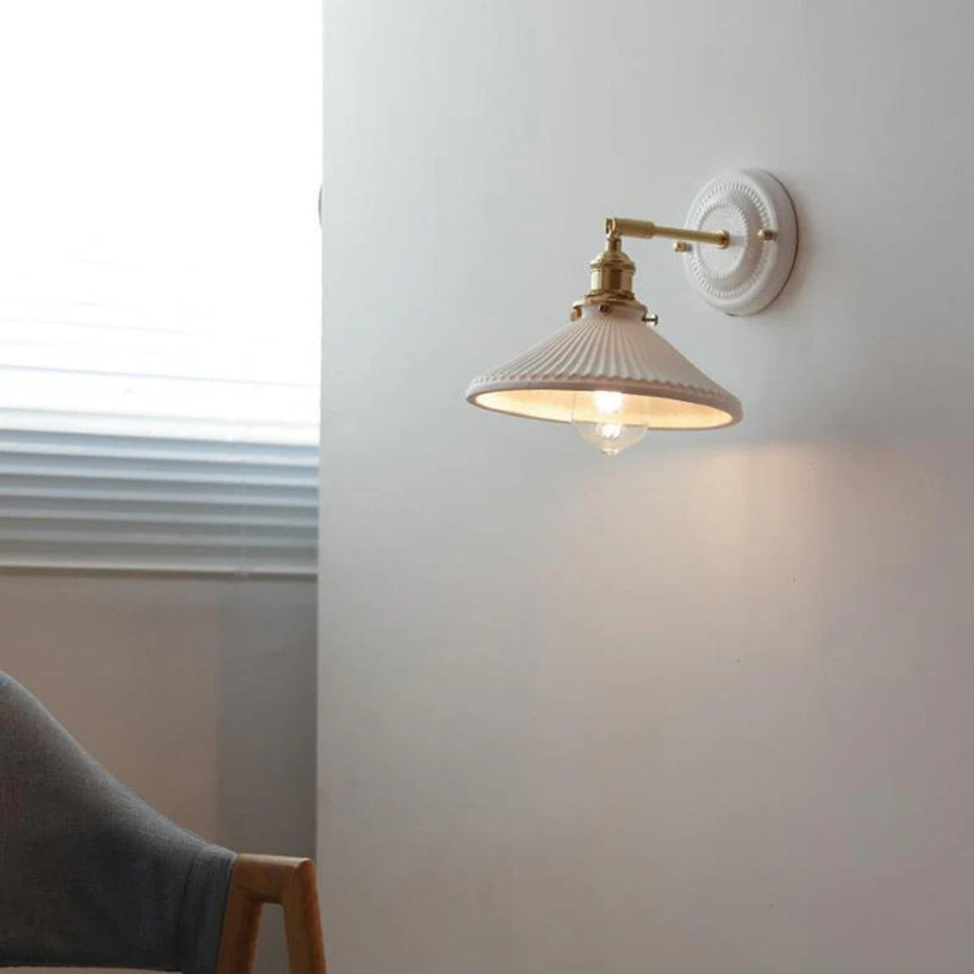 Japońska ceramiczno-mosiężna lampa ścienna – widok produktu 2 | Nuvira Home
