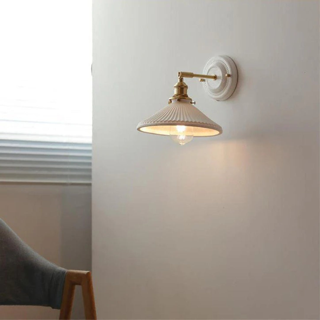 Japońska ceramiczno-mosiężna lampa ścienna – widok produktu 3 | Nuvira Home