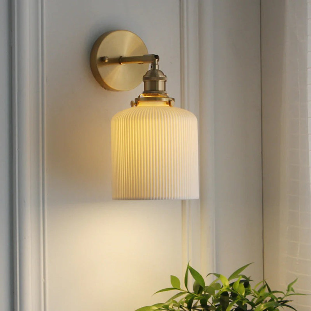 Japońska mosiężna plisowana lampa ścienna – widok produktu 5 | Nuvira Home