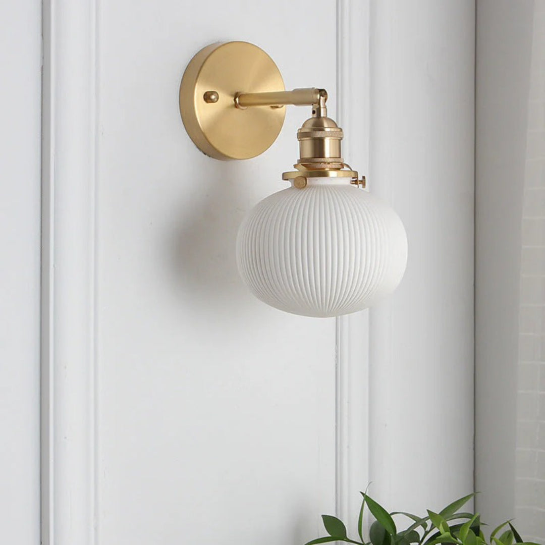 Japońska mosiężna plisowana lampa ścienna – widok produktu 8 | Nuvira Home
