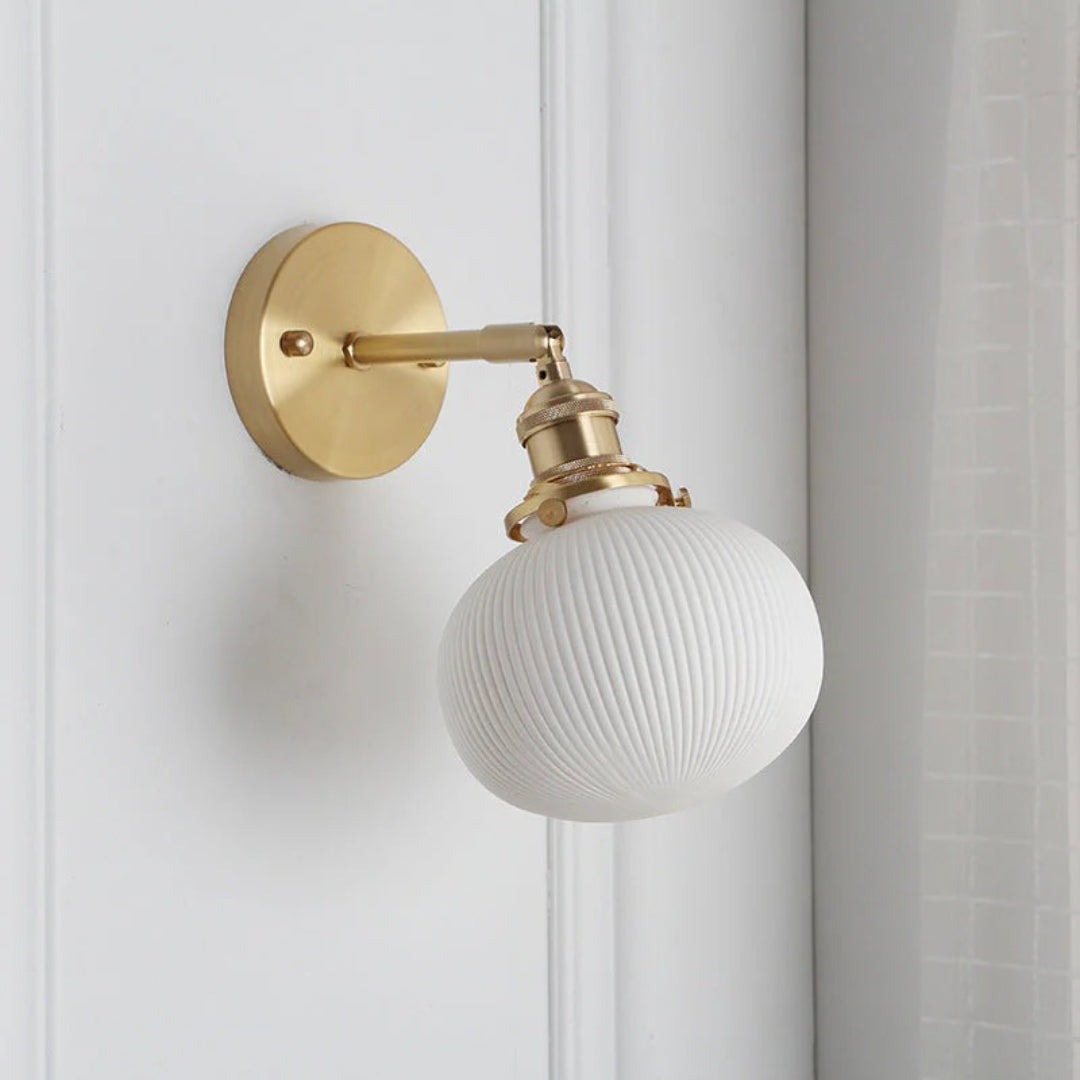 Japońska mosiężna plisowana lampa ścienna – widok produktu 9 | Nuvira Home