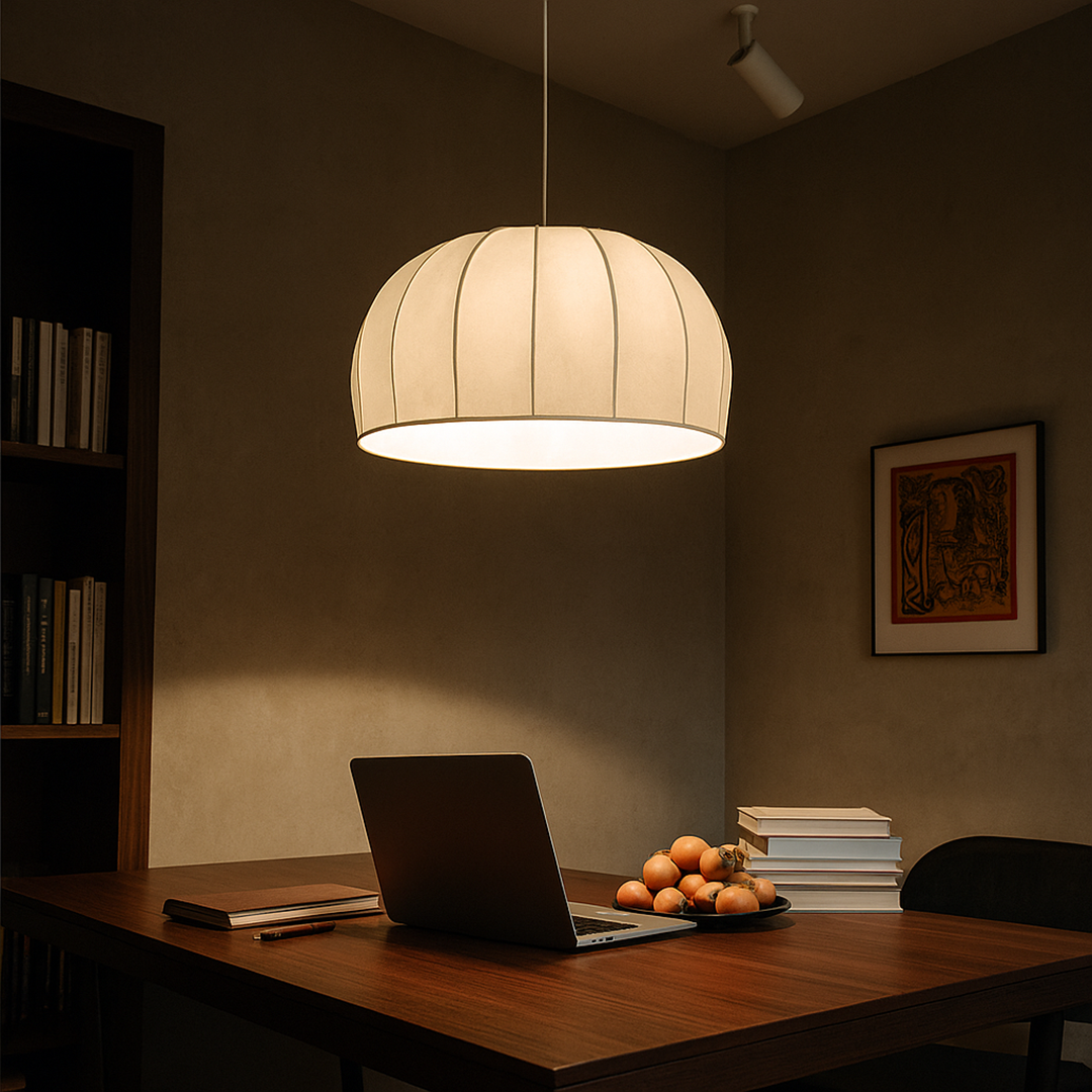 Jedwabna Lampa Wisząca – Salon – widok produktu 2 | Nuvira Home