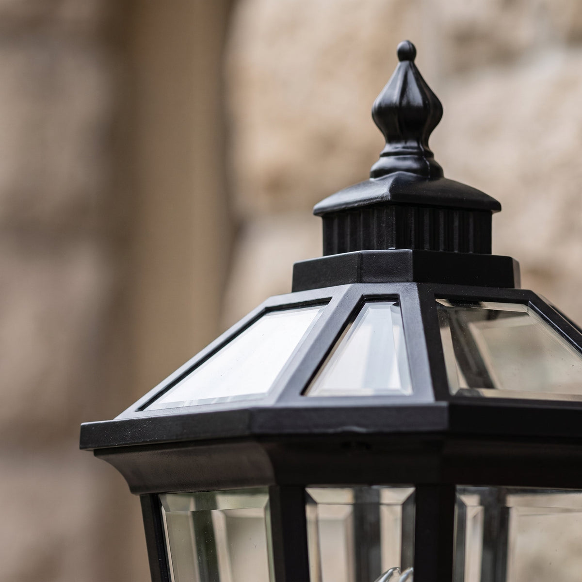 Lampa Ogrodowa na Słupek z Pilotem – widok produktu 5 | Nuvira Home