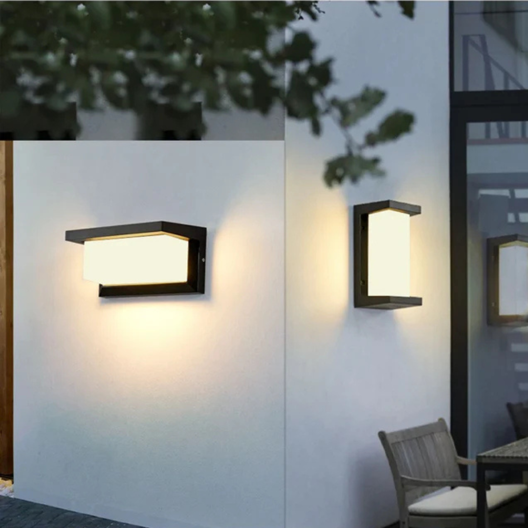 Lampa Ścienna z Czujnikiem – Designerskie Oświetlenie Zewnętrzne – widok produktu 2 | Nuvira Home