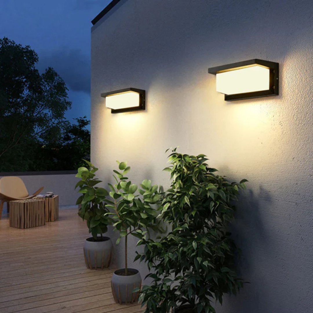 Lampa Ścienna z Czujnikiem – Designerskie Oświetlenie Zewnętrzne – widok produktu 3 | Nuvira Home