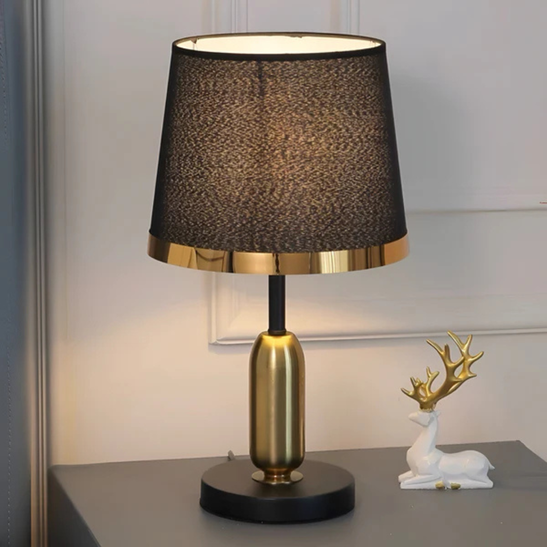 Lampa Stołowa z Materiałowym Kloszem – Rustykalne Oświetlenie – widok produktu 1 | Nuvira Home