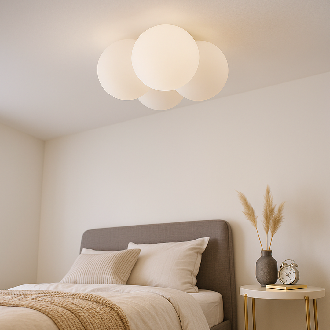 Lampa sufitowa w kształcie chmury – Nowoczesna lampa do sypialni – widok produktu 1 | Nuvira Home