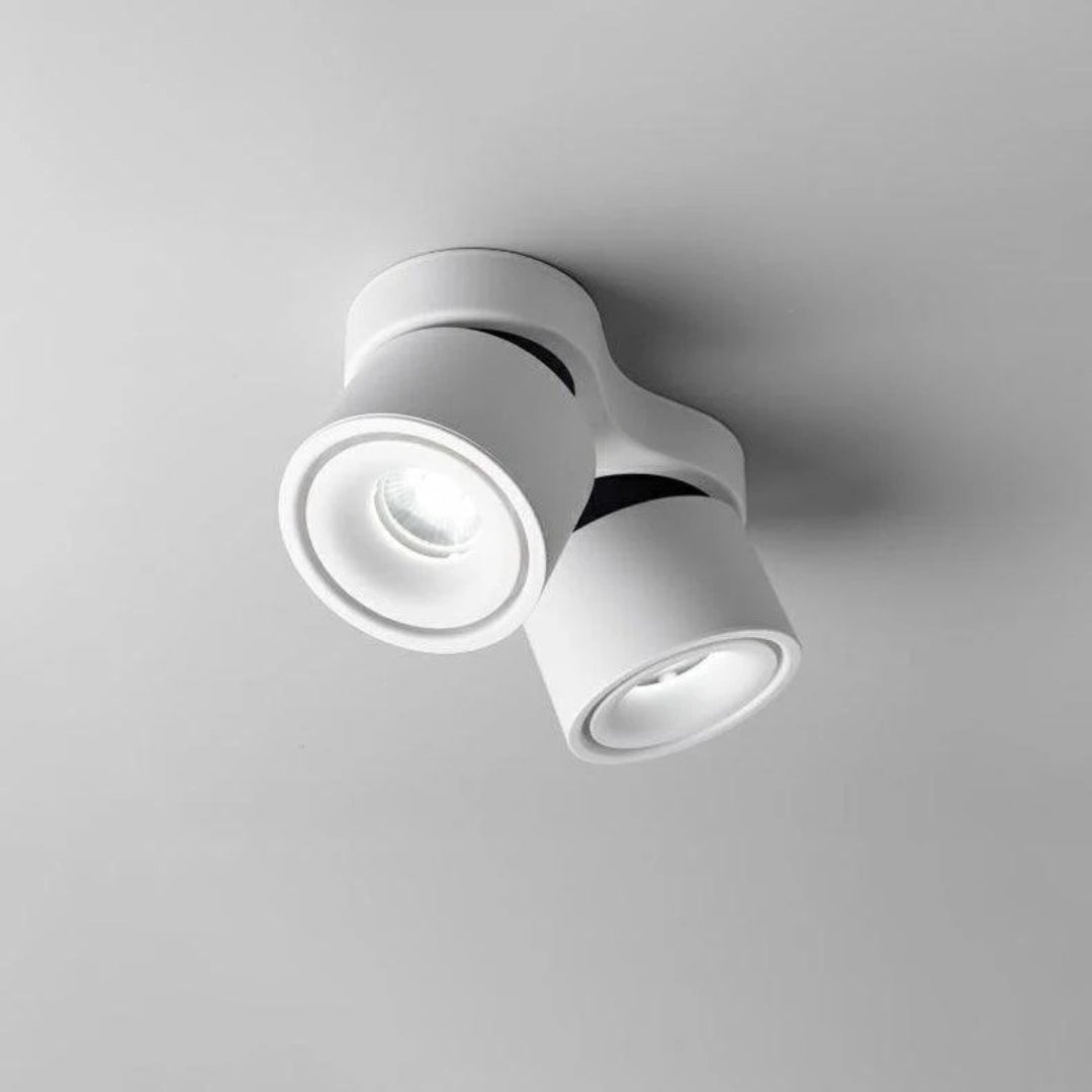 Lampa sufitowa z trzema regulowanymi reflektorami – widok produktu 6 | Nuvira Home