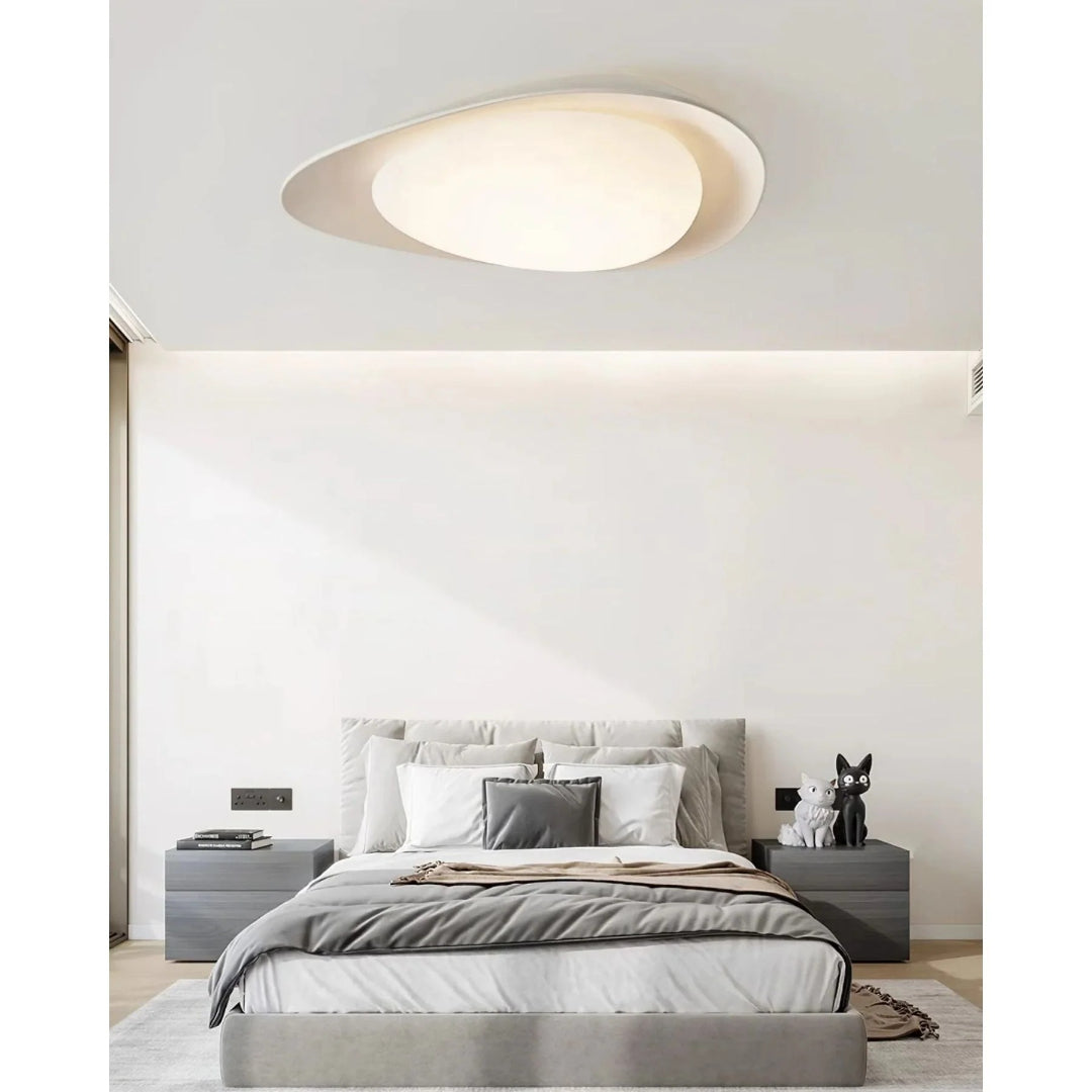 Minimalistyczna lampa sufitowa z motywem liścia – widok produktu 8 | Nuvira Home