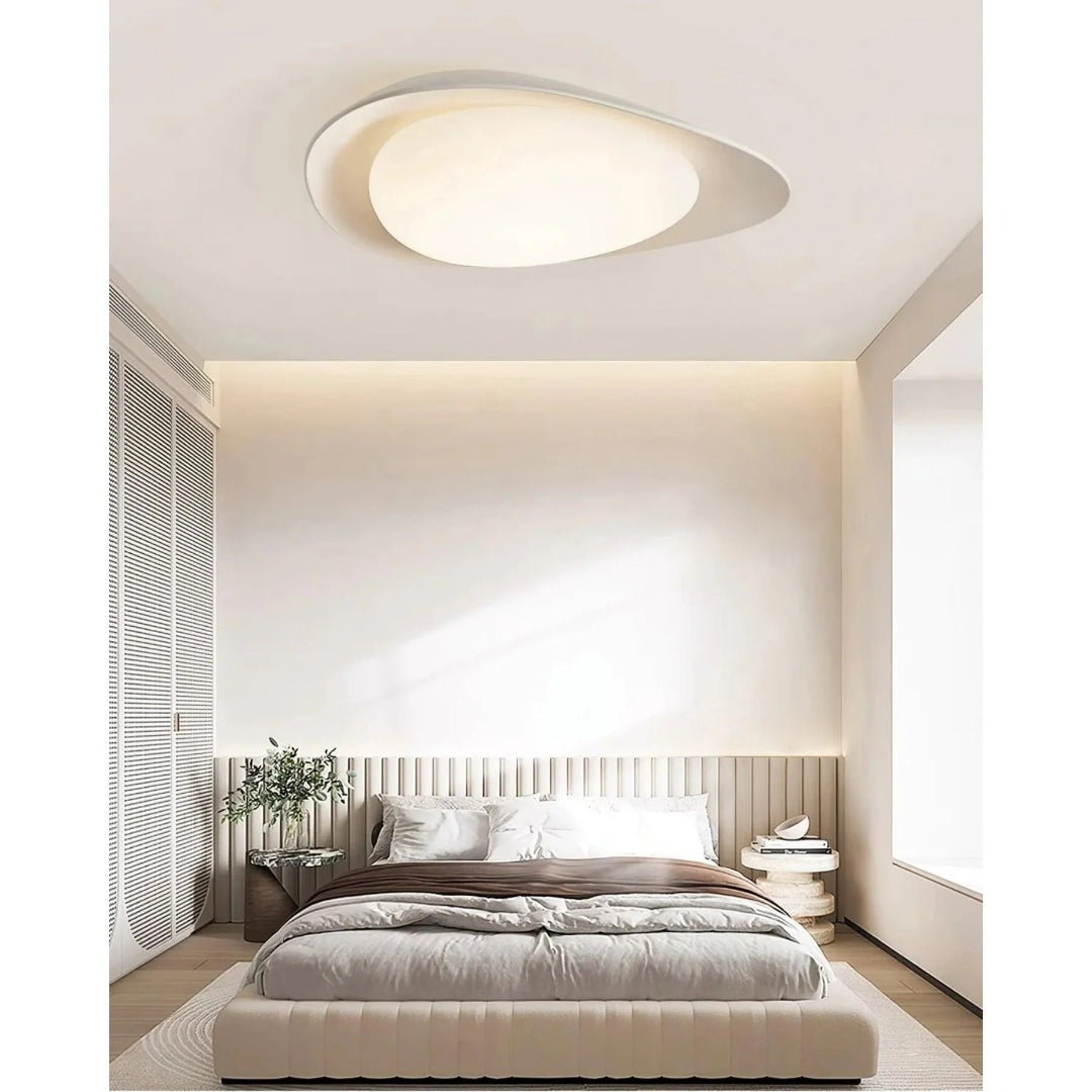 Minimalistyczna lampa sufitowa z motywem liścia – widok produktu 13 | Nuvira Home