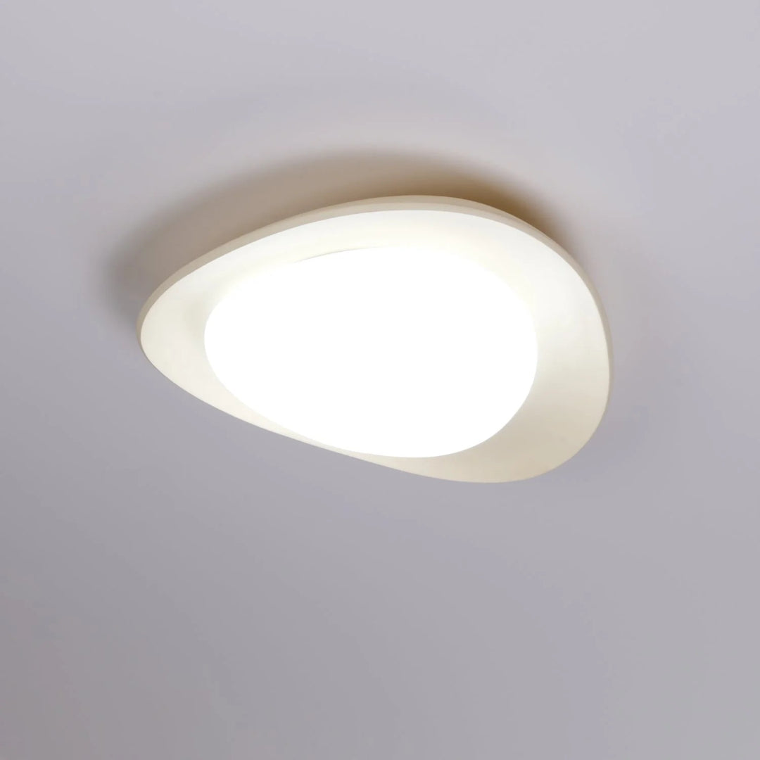Minimalistyczna lampa sufitowa z motywem liścia – widok produktu 29 | Nuvira Home