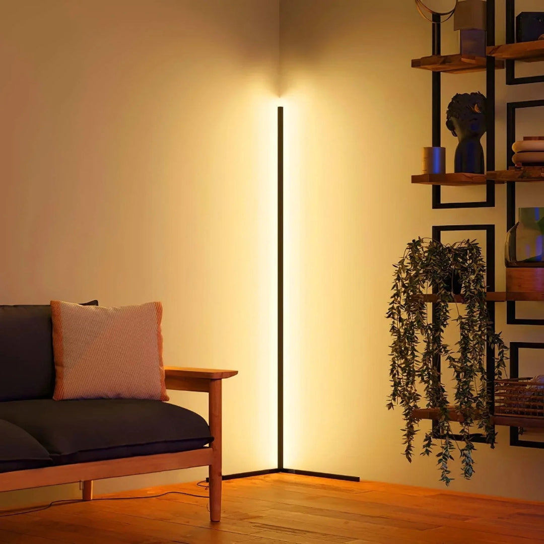 Minimalistyczna liniowa lampa podłogowa – widok produktu 4 | Nuvira Home