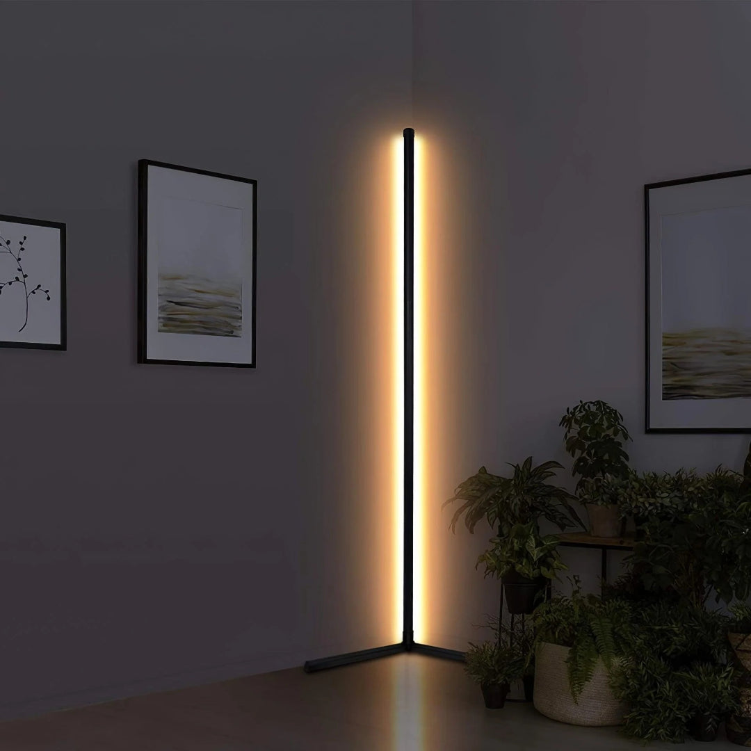 Minimalistyczna liniowa lampa podłogowa – widok produktu 8 | Nuvira Home