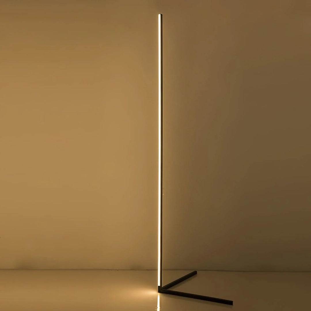 Minimalistyczna liniowa lampa podłogowa – widok produktu 21 | Nuvira Home