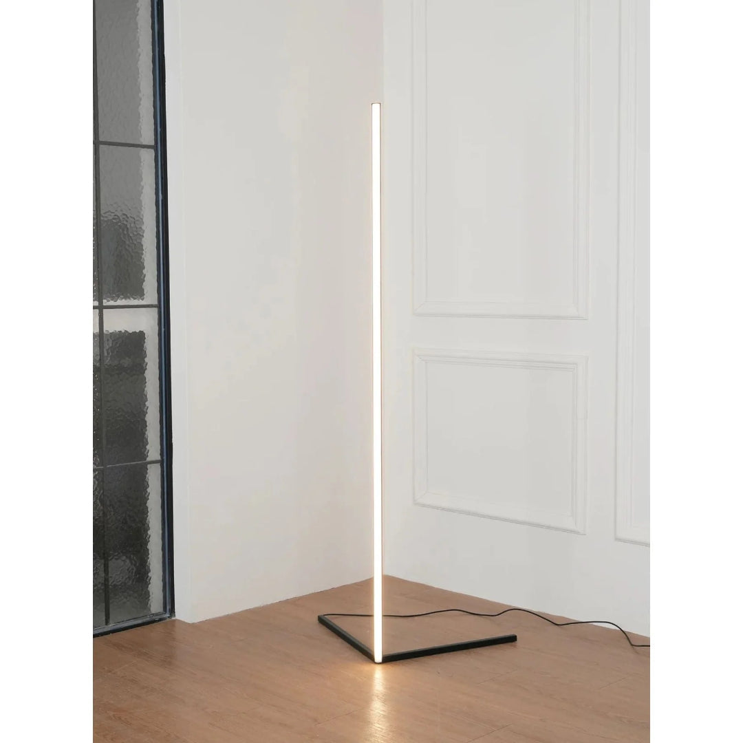 Minimalistyczna liniowa lampa podłogowa – widok produktu 31 | Nuvira Home