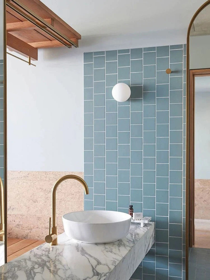 Minimalistyczna matowa szklana lampa ścienna – widok produktu 5 | Nuvira Home