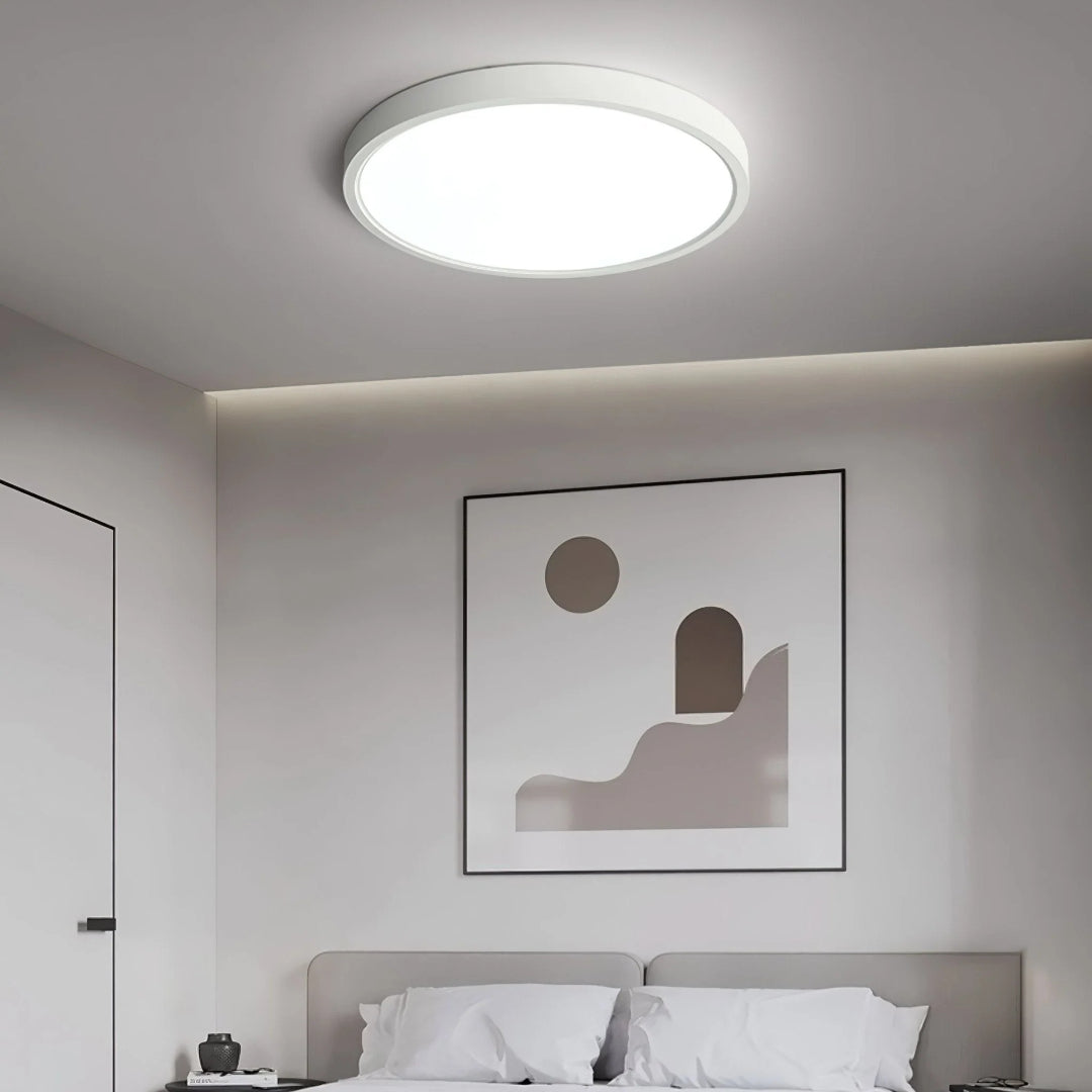 Minimalistyczna okrągła lampa sufitowa – widok produktu 1 | Nuvira Home