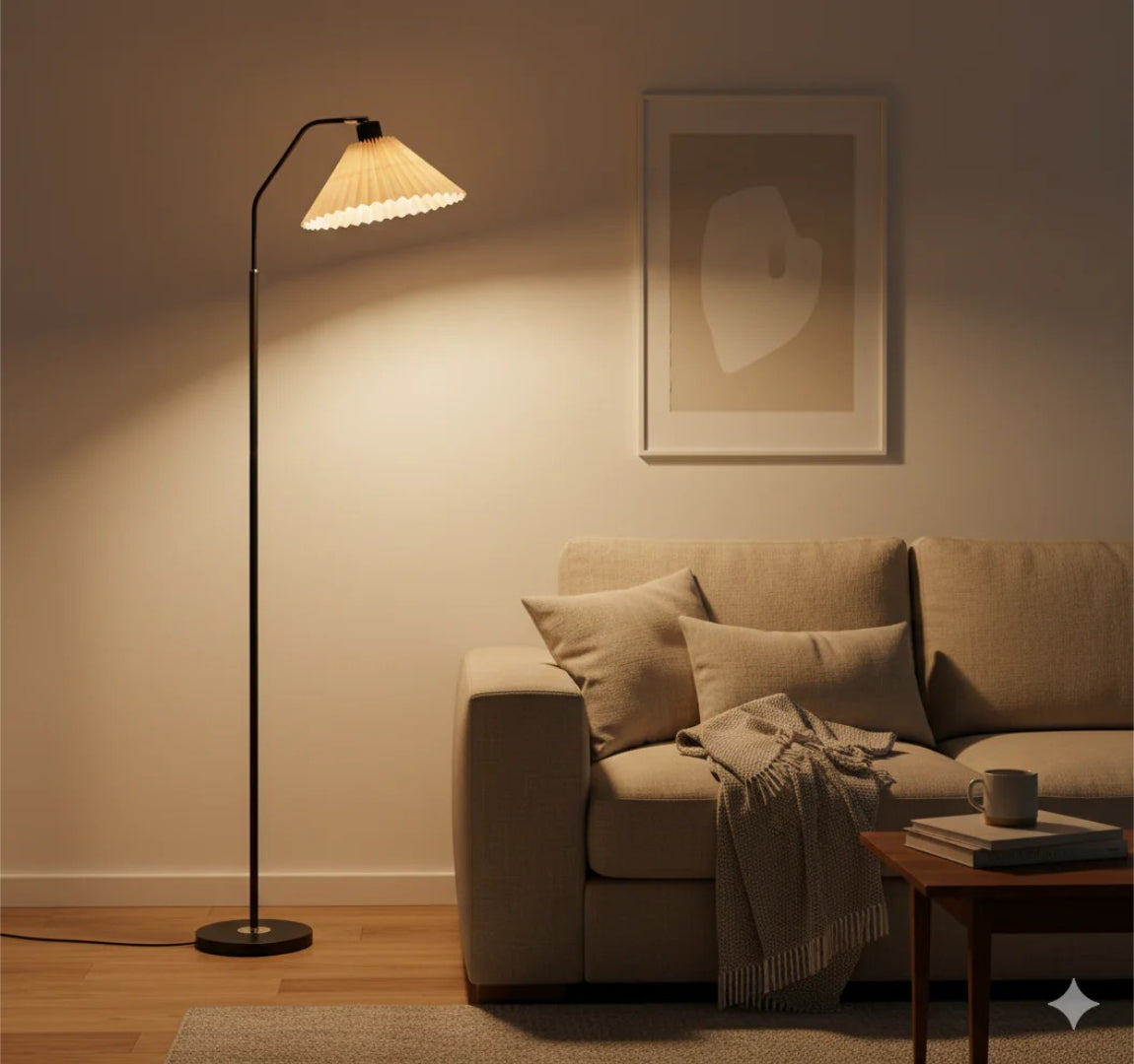 Minimalistyczna plisowana lampa podłogowa z tkaniny – widok produktu 4 | Nuvira Home