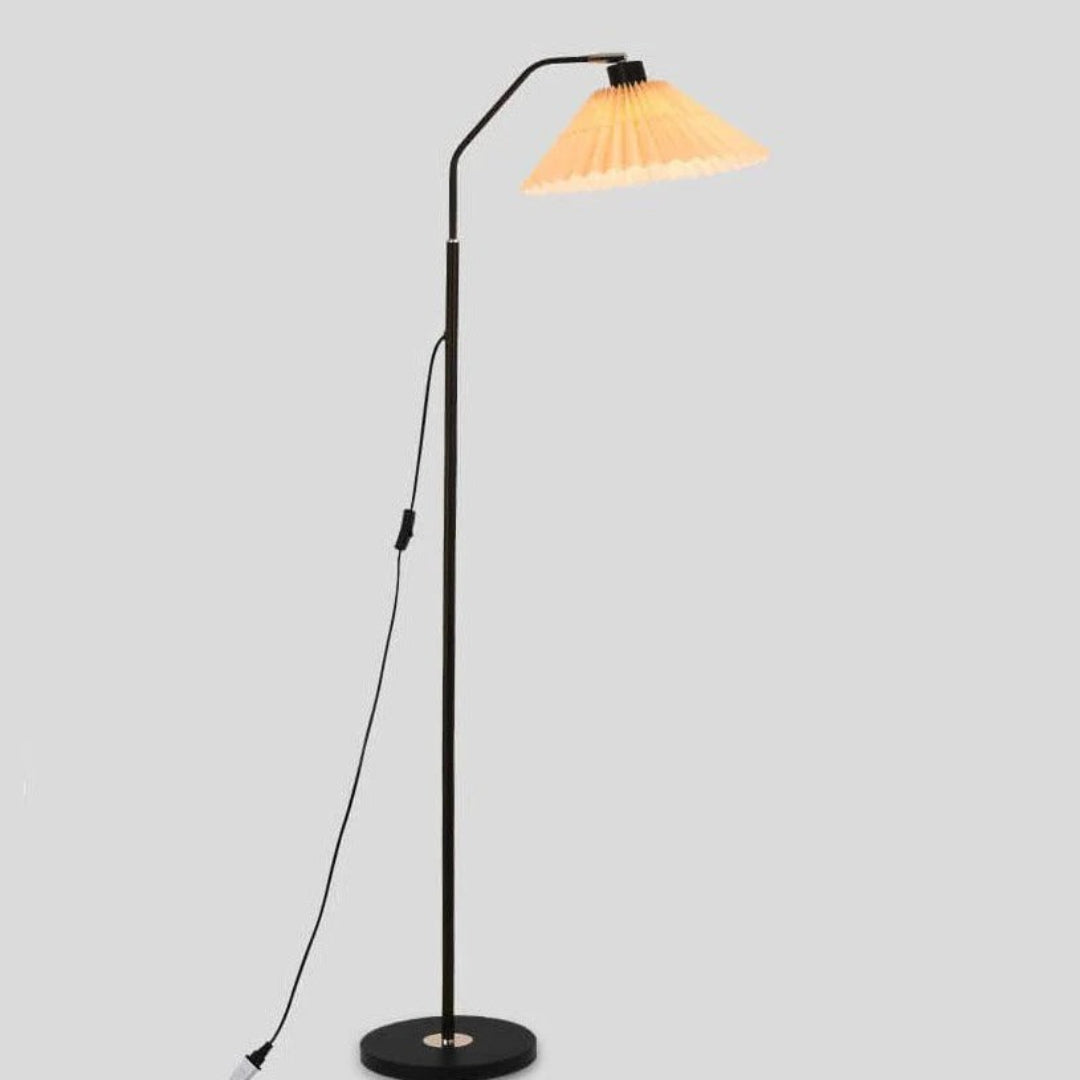 Minimalistyczna plisowana lampa podłogowa z tkaniny – widok produktu 15 | Nuvira Home